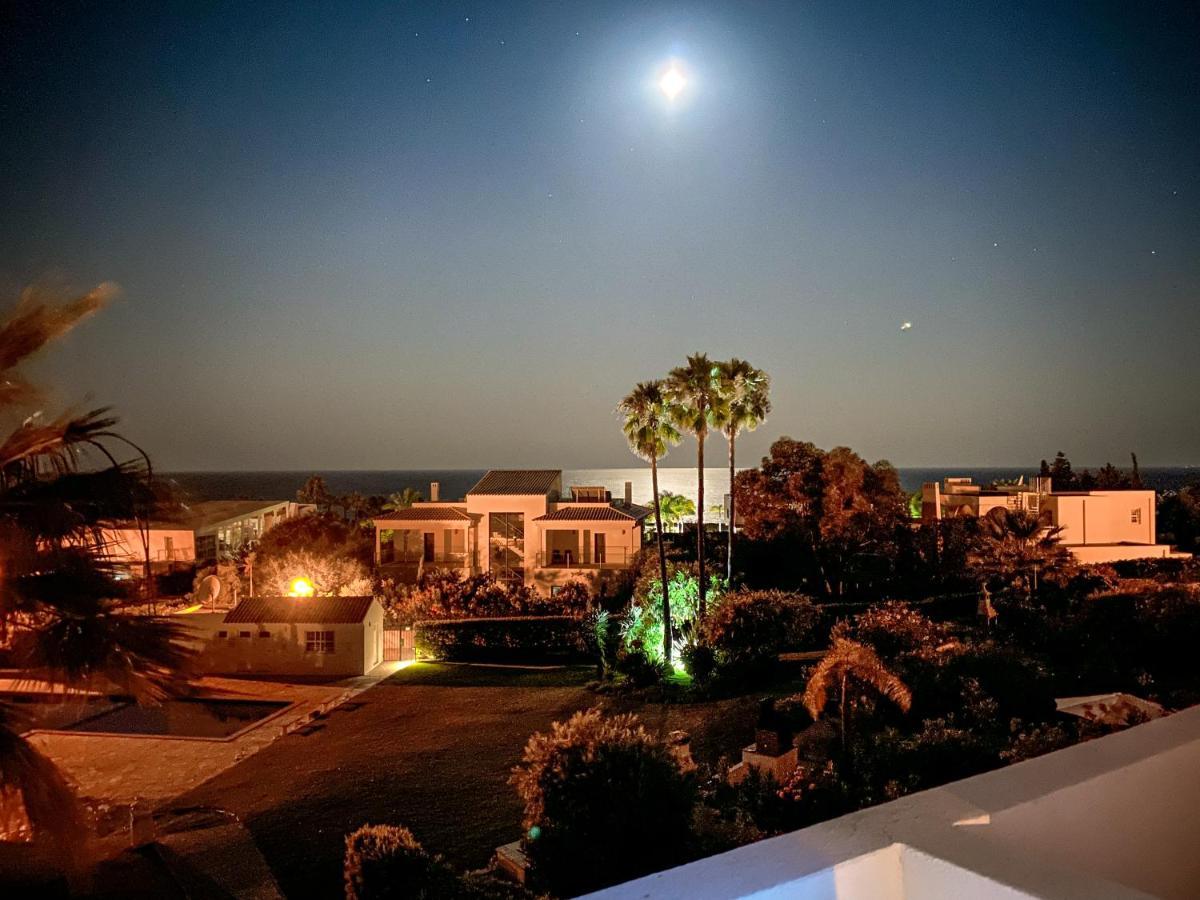 Beach Villa With Ocean View And Rooftop Cinema Guia  Exteriör bild